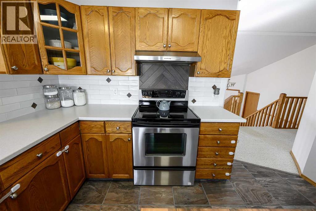 Photo 3 of 9518 94 Avenue, Wembley AB