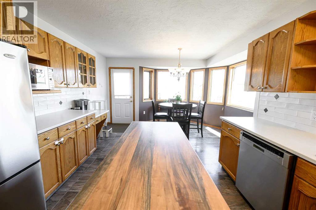 Photo 25 of 9518 94 Avenue, Wembley AB