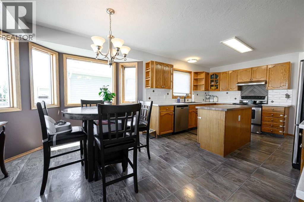 Photo 8 of 9518 94 Avenue, Wembley AB
