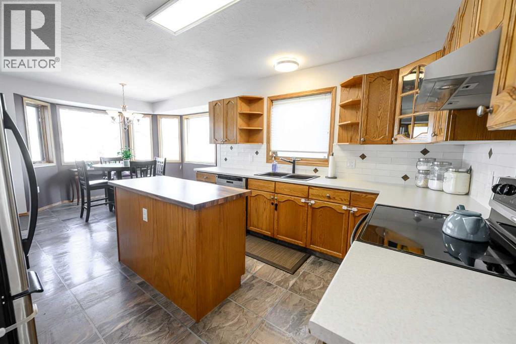 Photo 7 of 9518 94 Avenue, Wembley AB