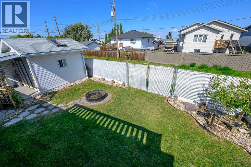 Photo 26 of 9518 94 Avenue, Wembley AB