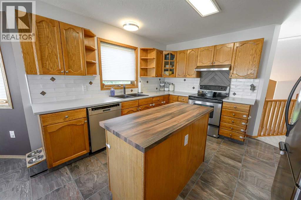Photo 1 of 9518 94 Avenue, Wembley AB