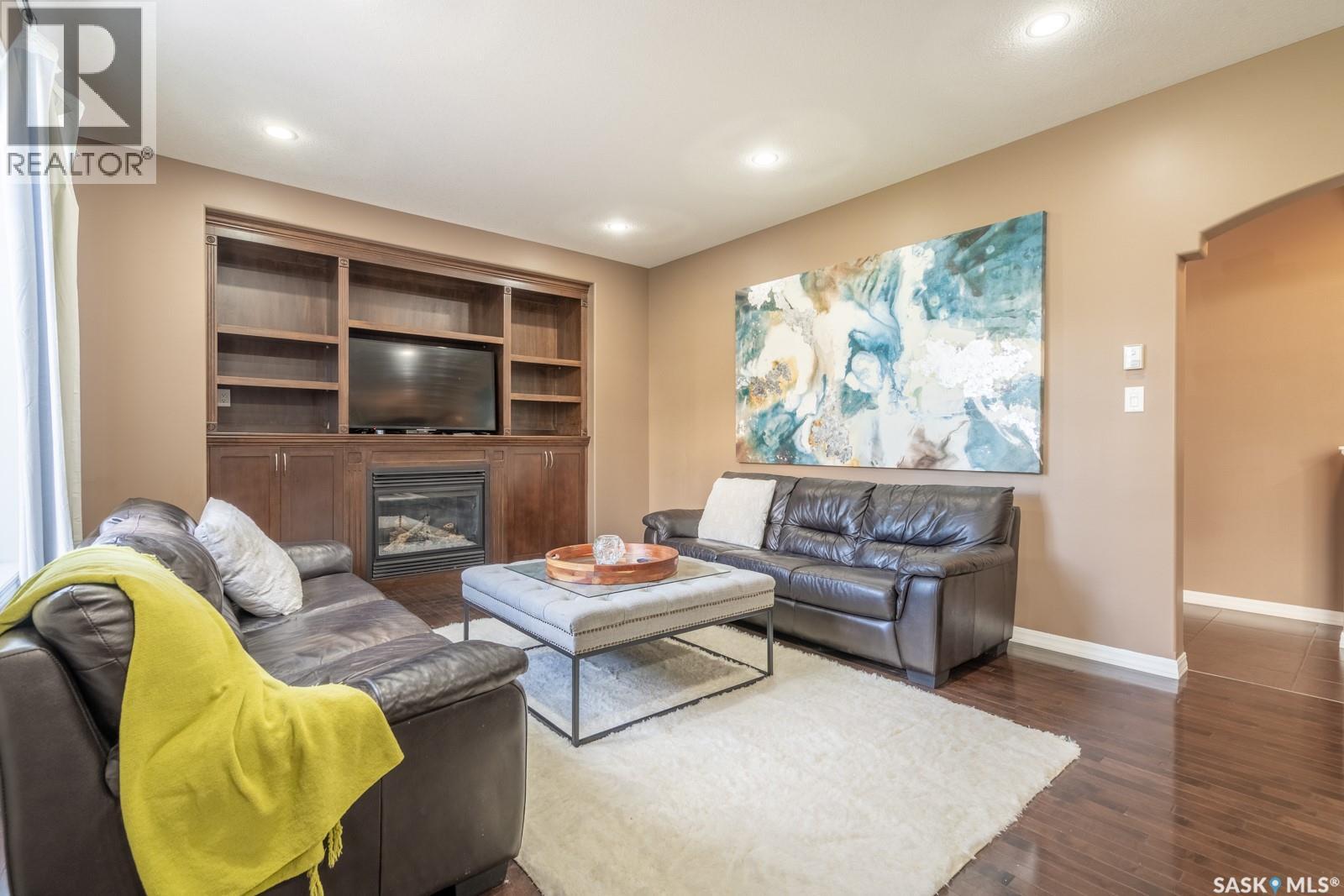 Photo 4 of 4738 Mazinke Crescent, Regina SK