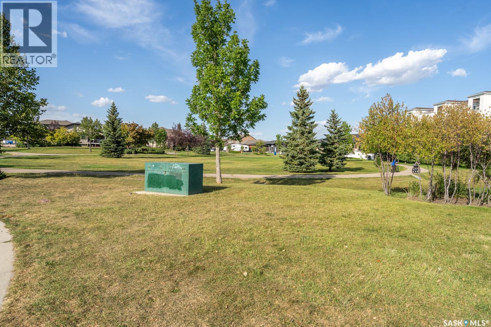 Photo 3 of 4738 Mazinke Crescent, Regina SK