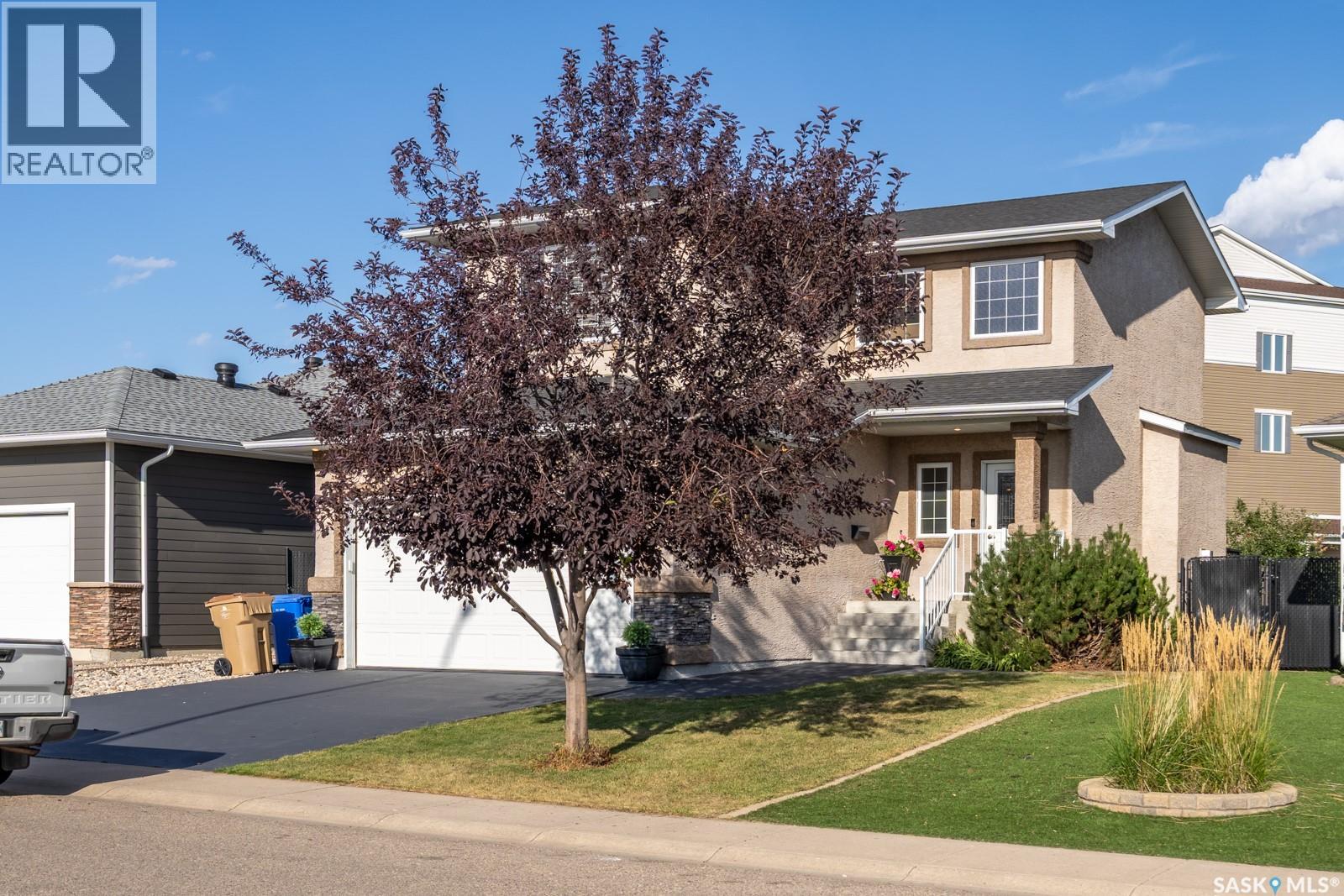 Photo 1 of 4738 Mazinke Crescent, Regina SK