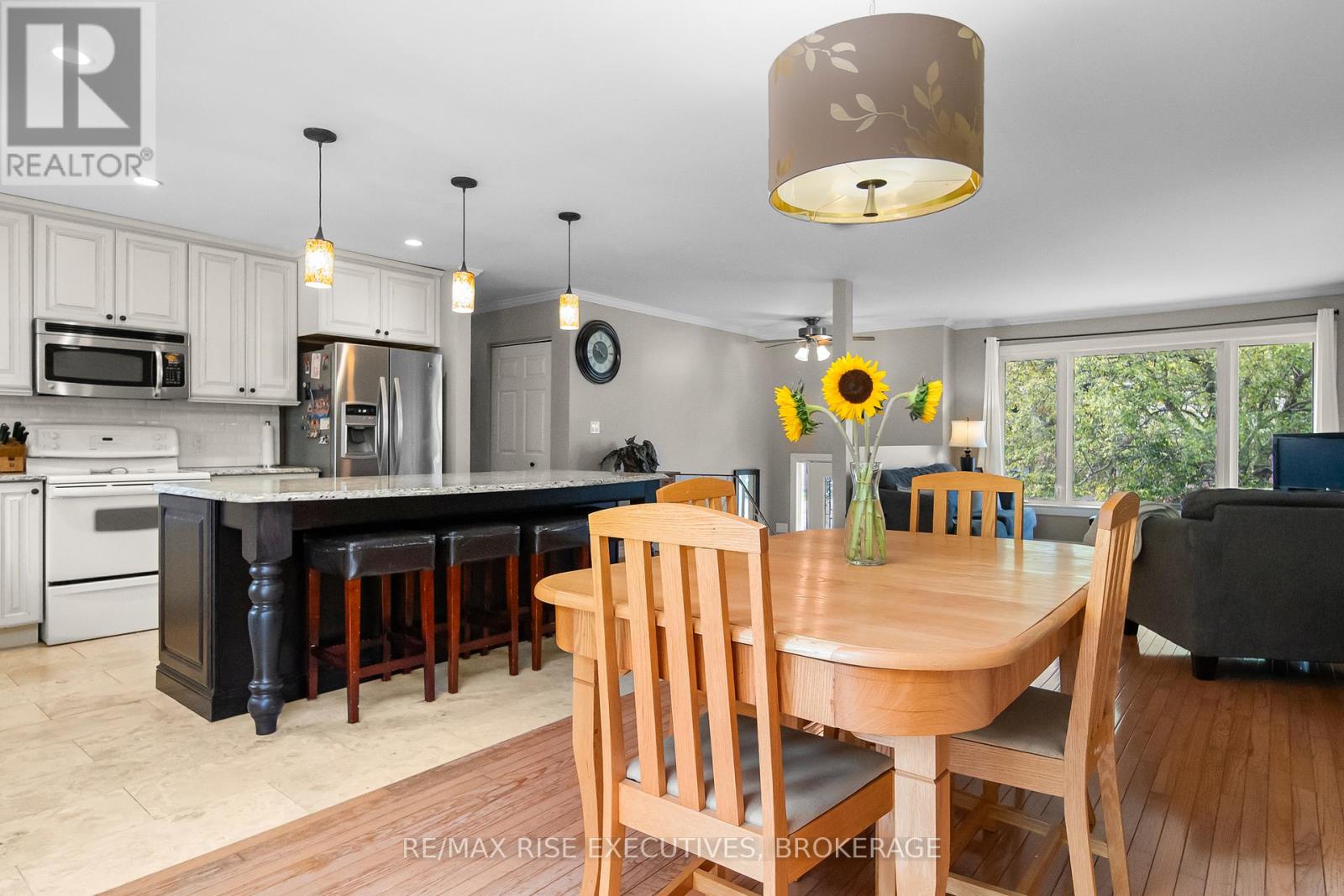 Photo 9 of 932 Milford Drive, Kingston ON