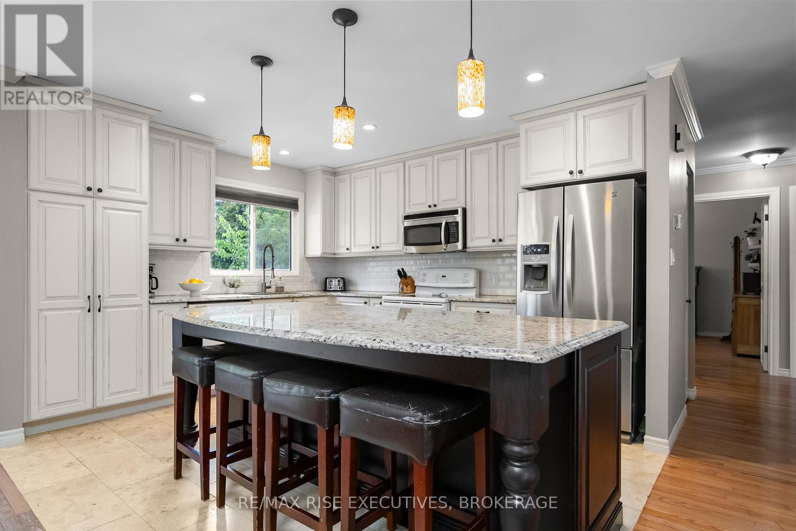 Photo 41 of 932 Milford Drive, Kingston ON