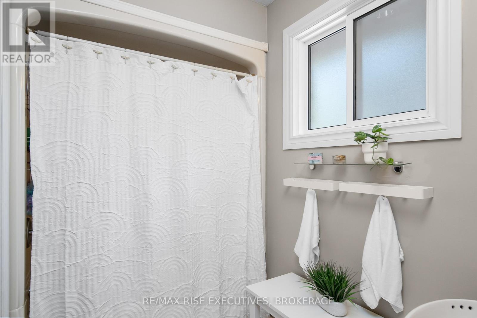 Photo 21 of 932 Milford Drive, Kingston ON