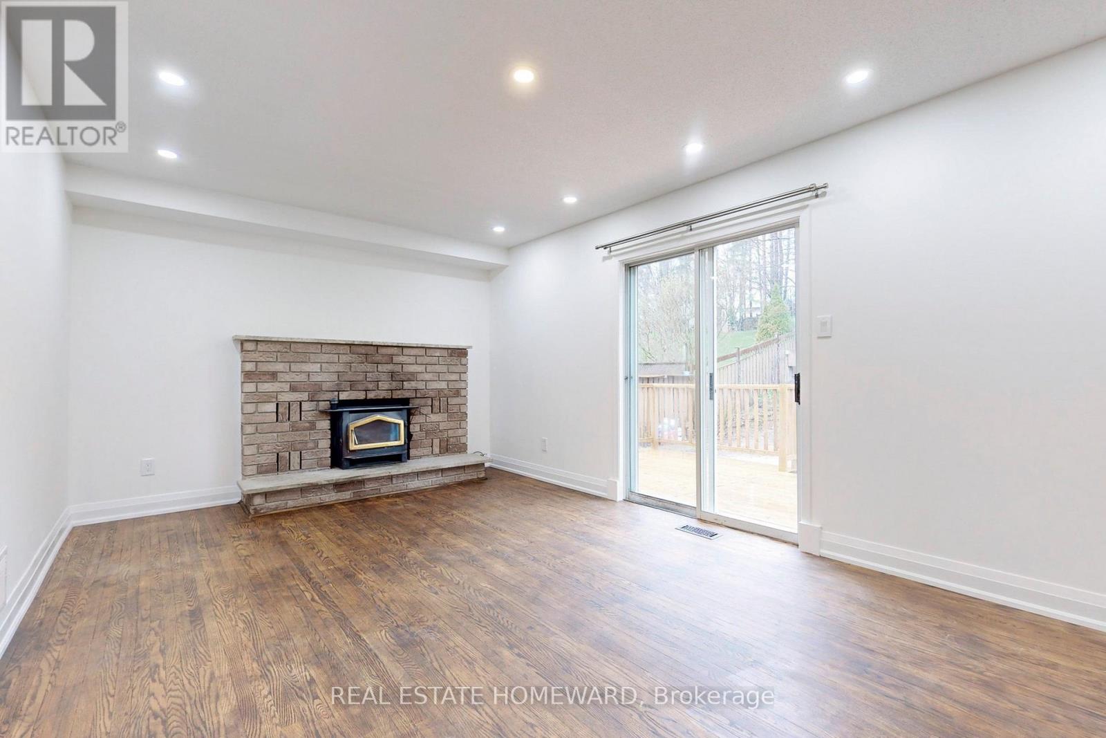 Photo 12 of Main 24 Beckett Avenue, East Gwillimbury ON