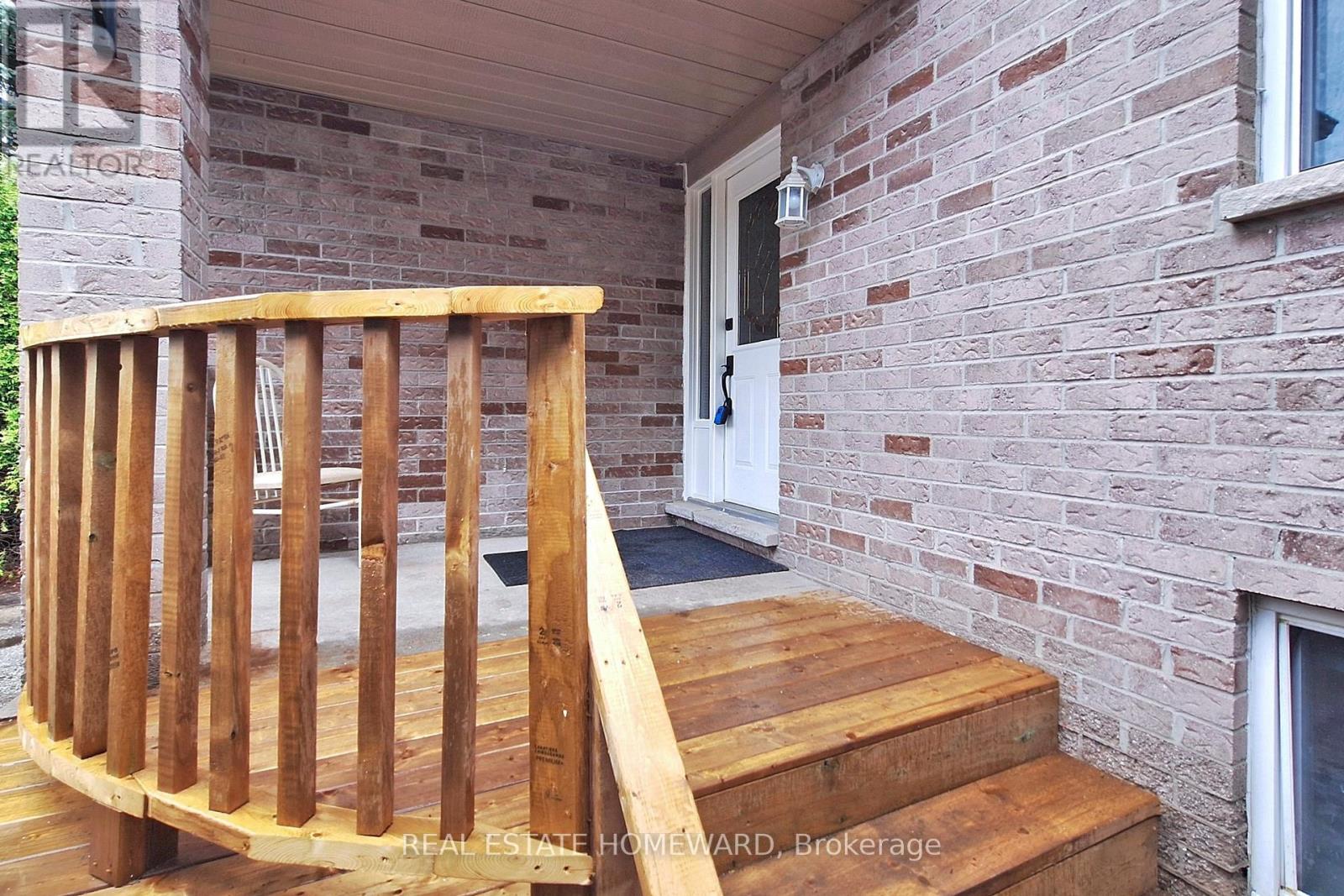 Photo 4 of Main 24 Beckett Avenue, East Gwillimbury ON