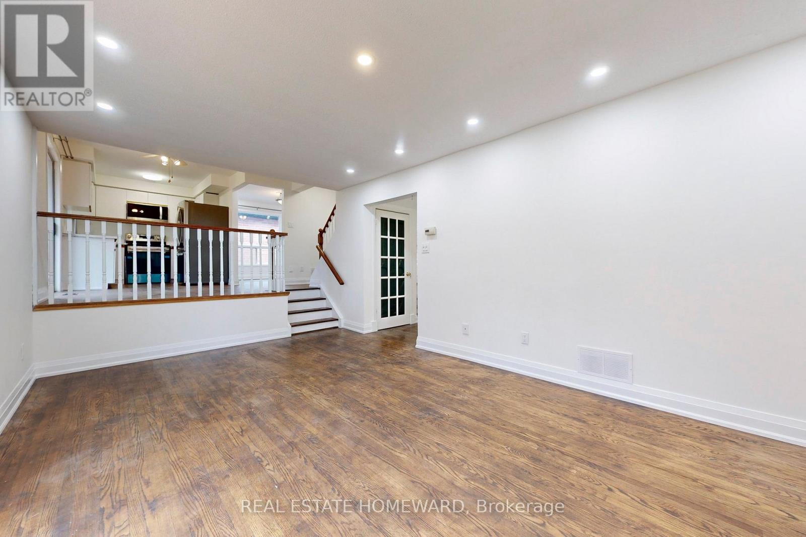 Photo 9 of Main 24 Beckett Avenue, East Gwillimbury ON