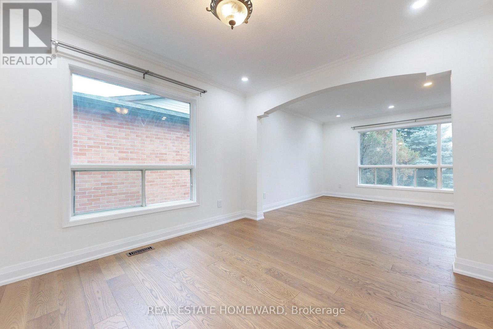 Photo 21 of Main 24 Beckett Avenue, East Gwillimbury ON