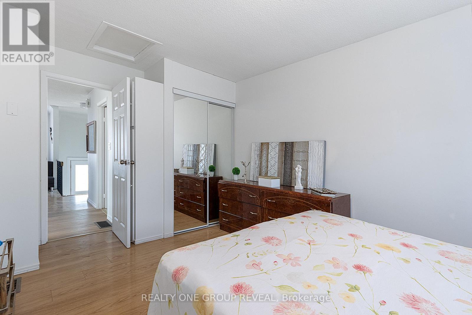 Photo 11 of 822 Kilkenny Court N, Oshawa ON