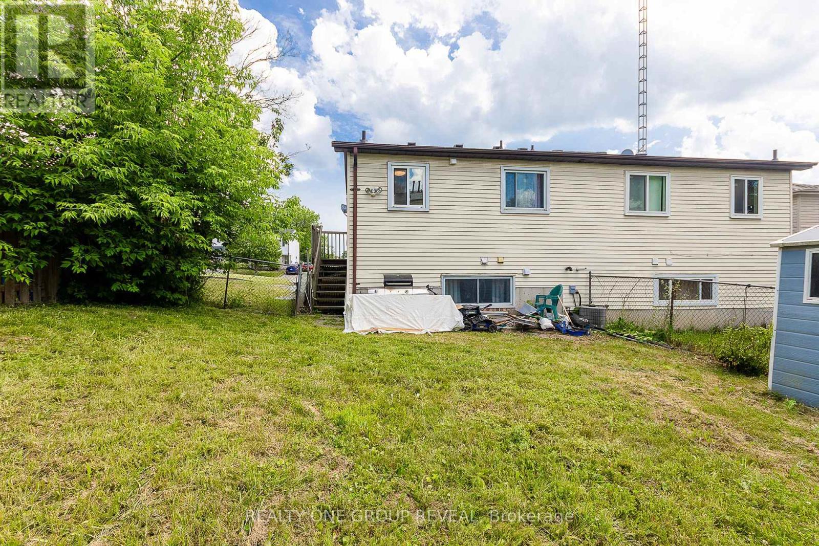 Photo 19 of 822 Kilkenny Court N, Oshawa ON
