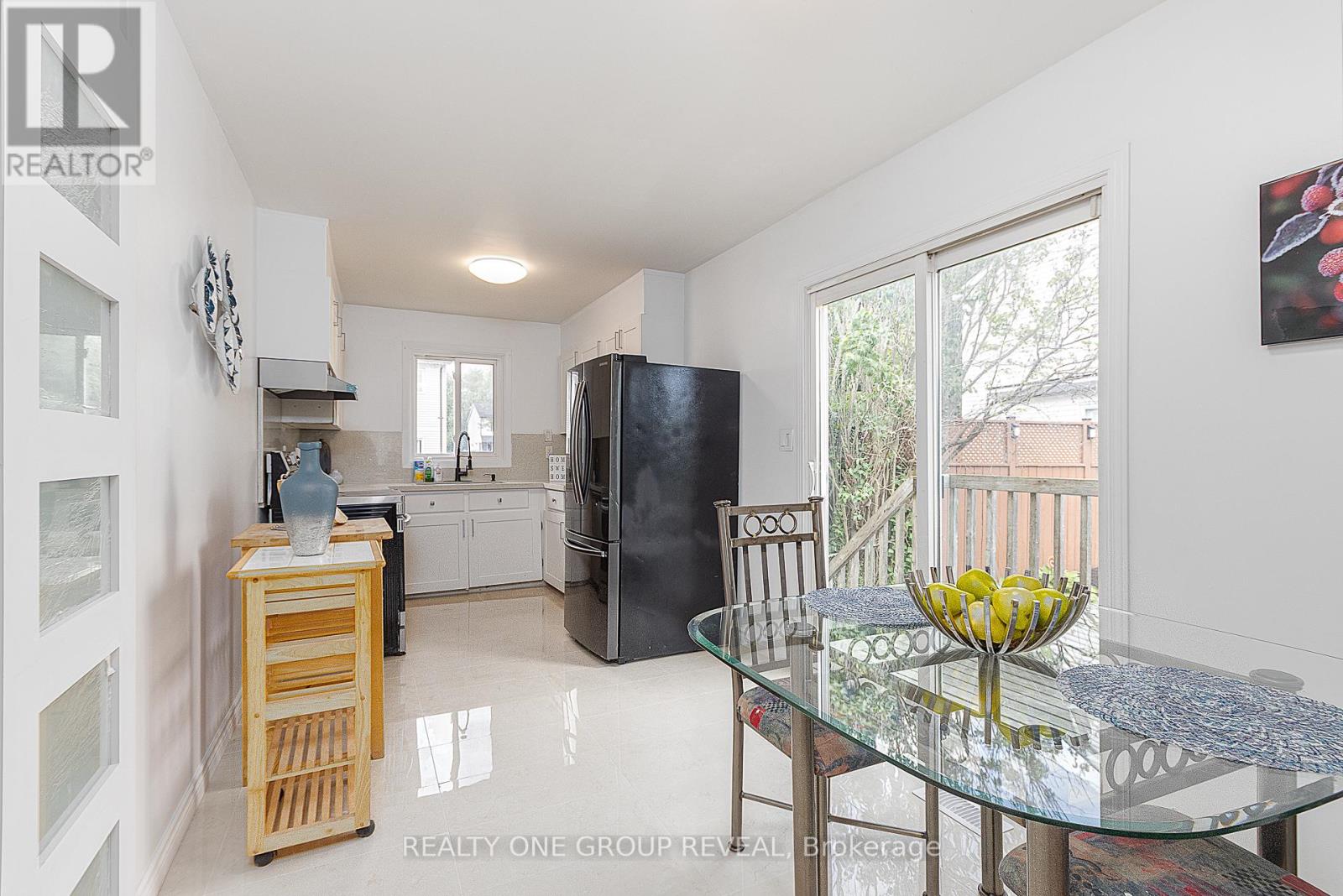 Photo 5 of 822 Kilkenny Court N, Oshawa ON