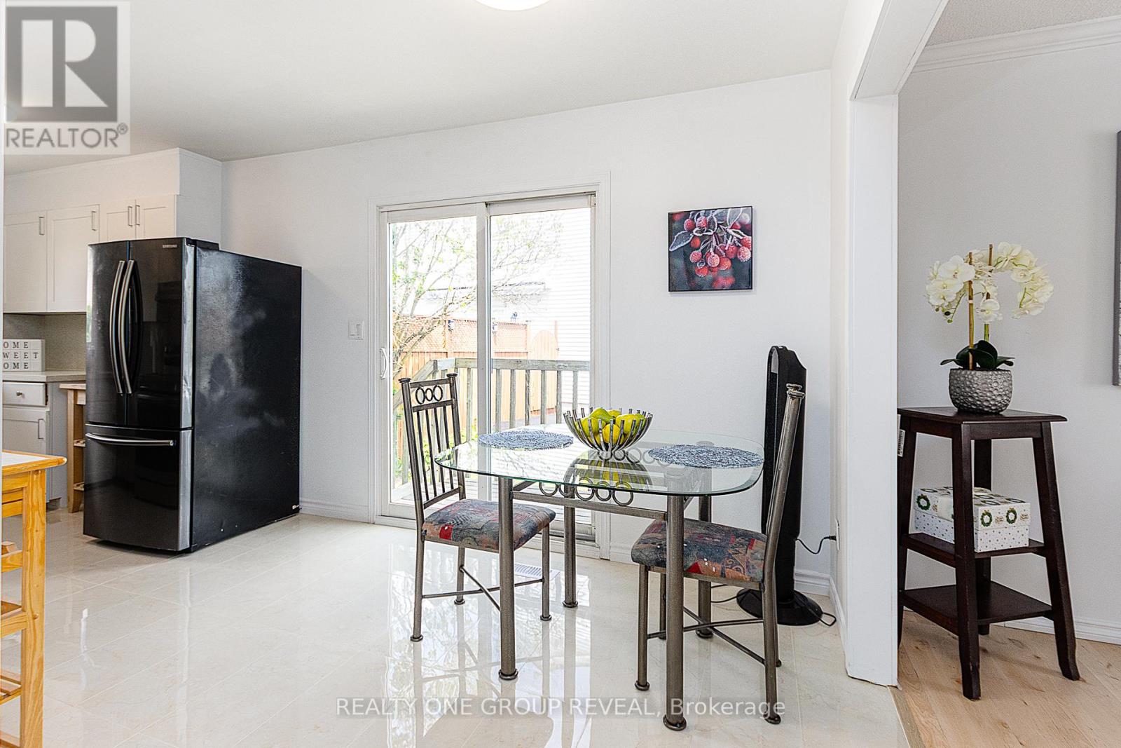 Photo 7 of 822 Kilkenny Court N, Oshawa ON