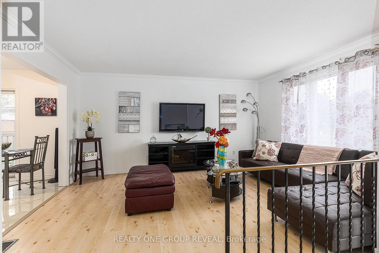Photo 9 of 822 Kilkenny Court N, Oshawa ON