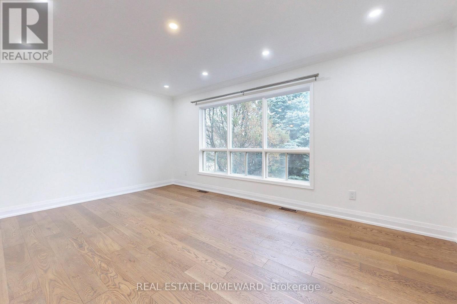Photo 25 of Main 24 Beckett Avenue, East Gwillimbury ON