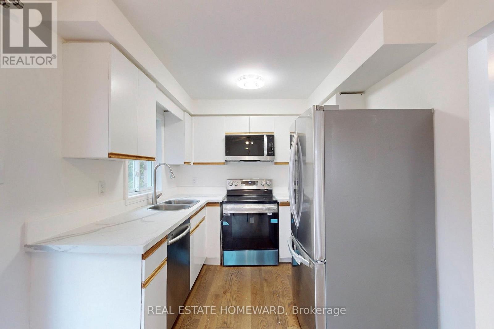 Photo 16 of Main 24 Beckett Avenue, East Gwillimbury ON