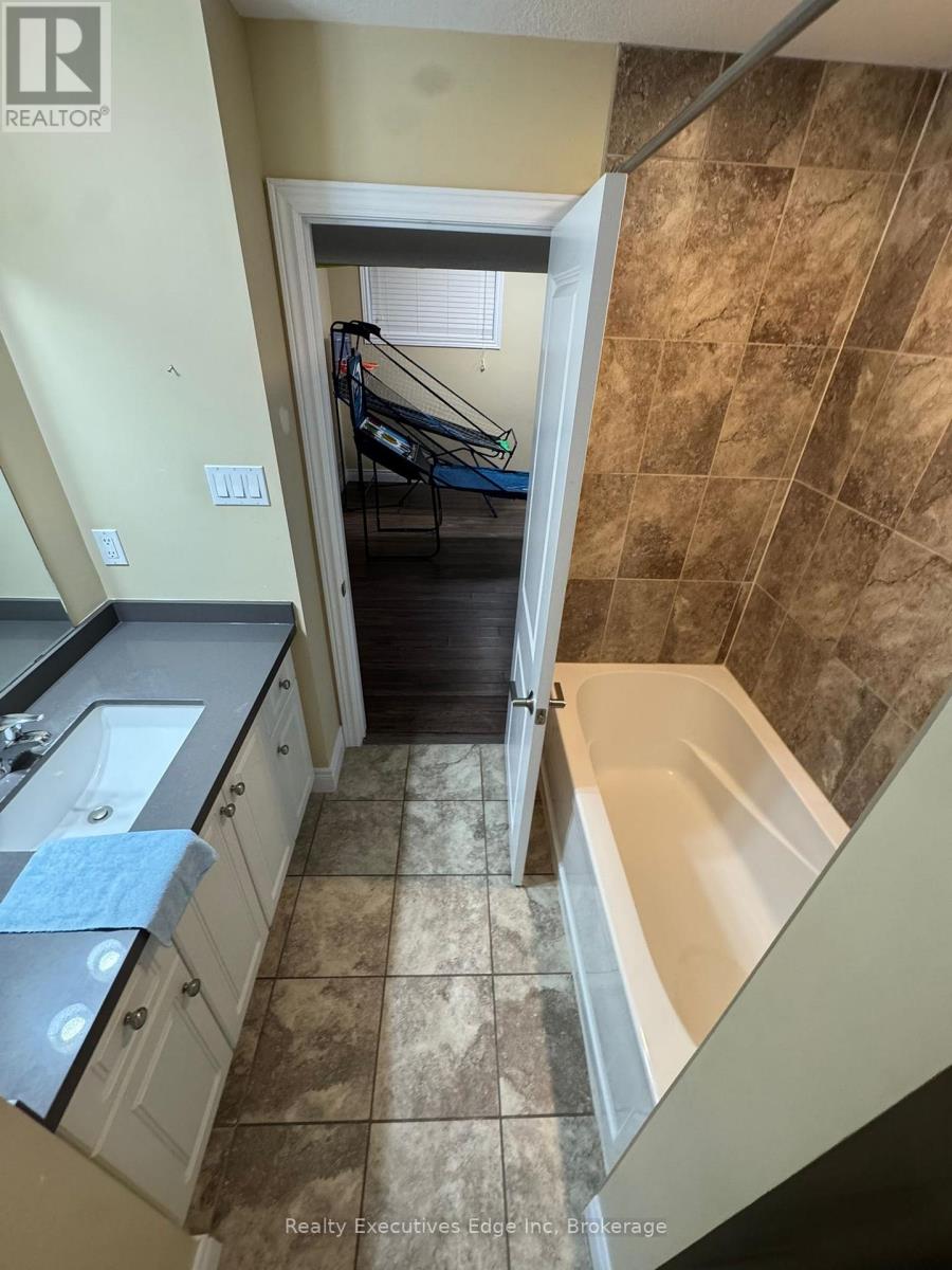 Photo 7 of Lower Unit 111 Dallan Drive, Guelph ON