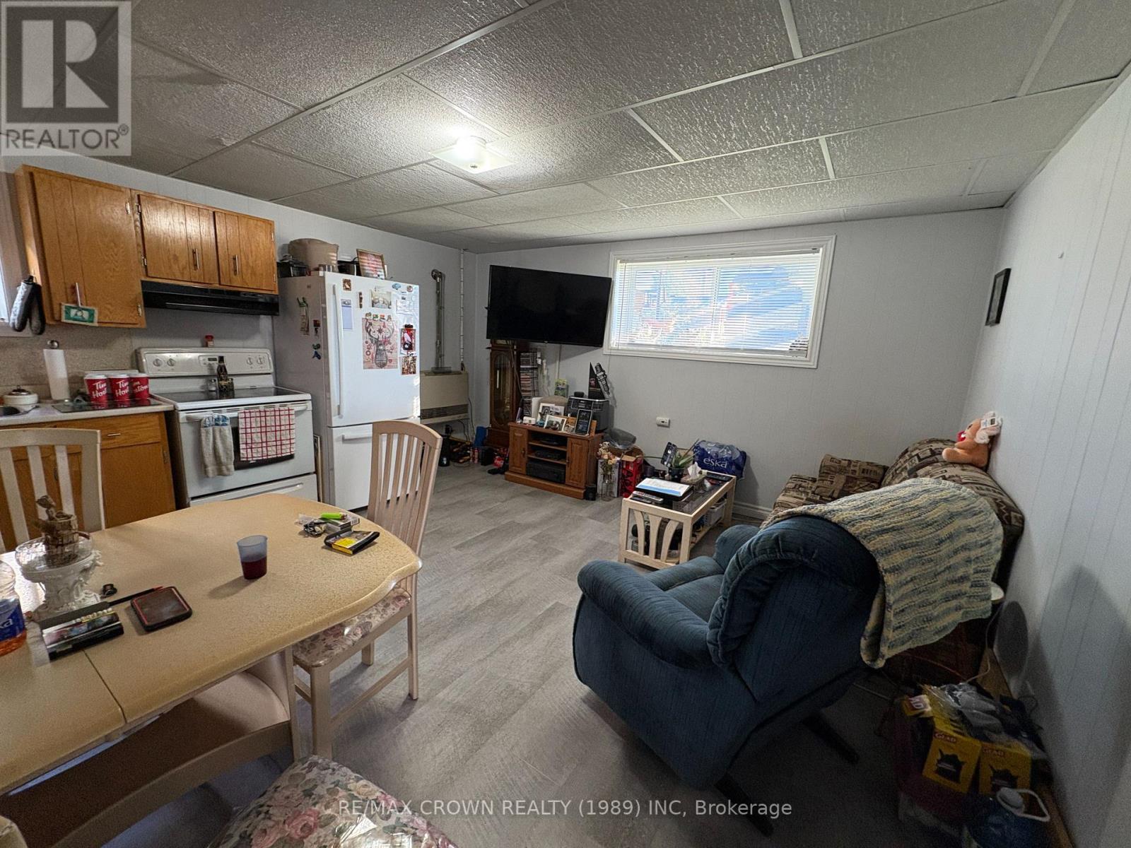 Photo 12 of 213 Balmoral Avenue W, Matticeval Cote ON