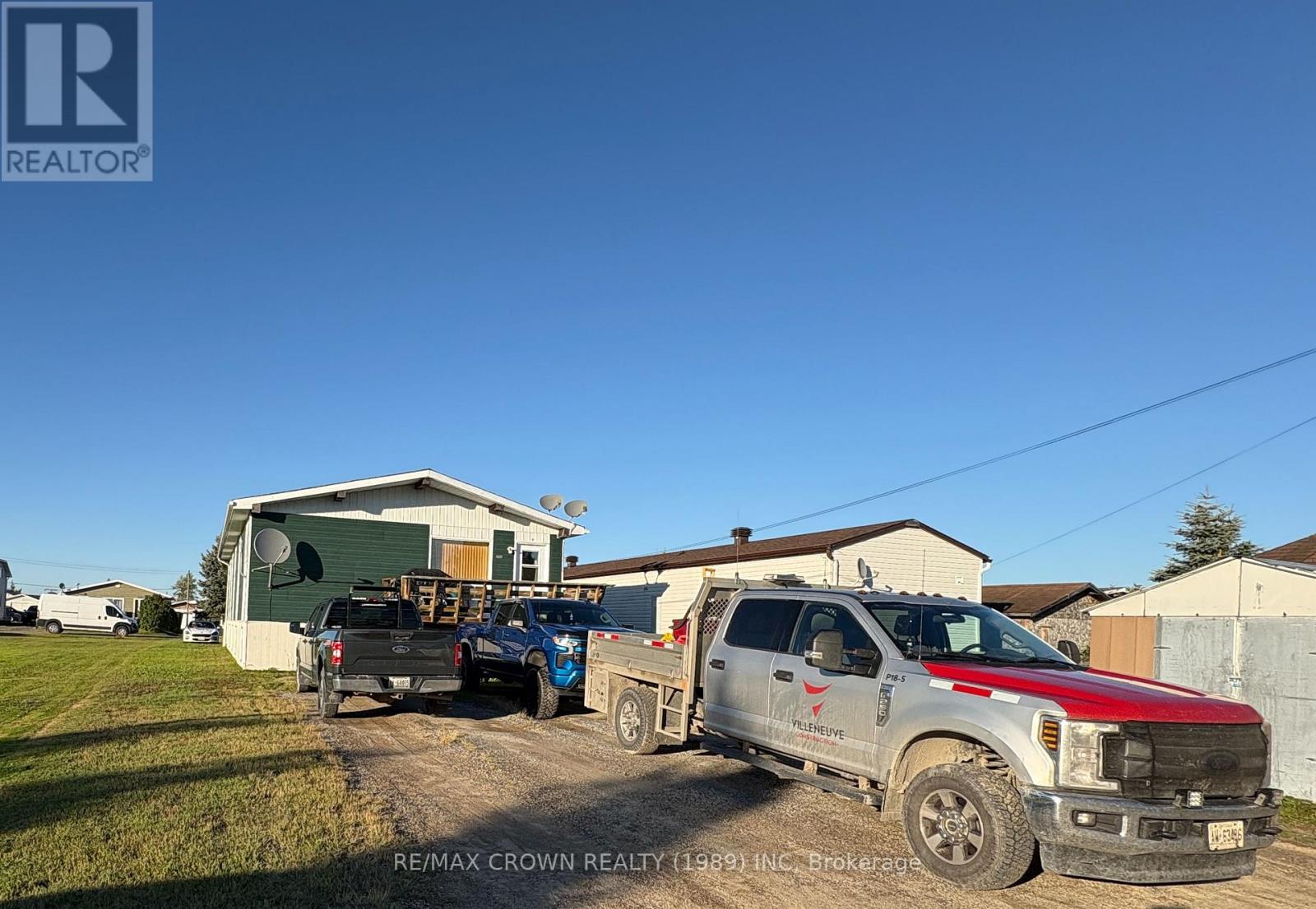 Photo 16 of 213 Balmoral Avenue W, Matticeval Cote ON