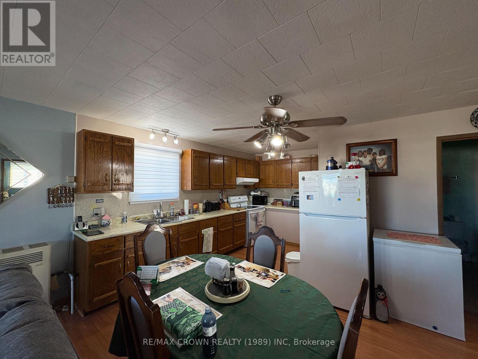 Photo 2 of 213 Balmoral Avenue W, Matticeval Cote ON