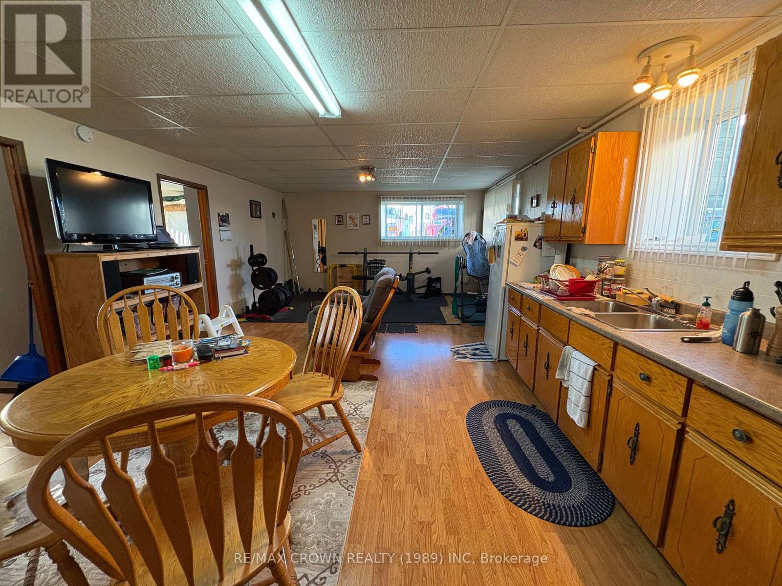 Photo 8 of 213 Balmoral Avenue W, Matticeval Cote ON