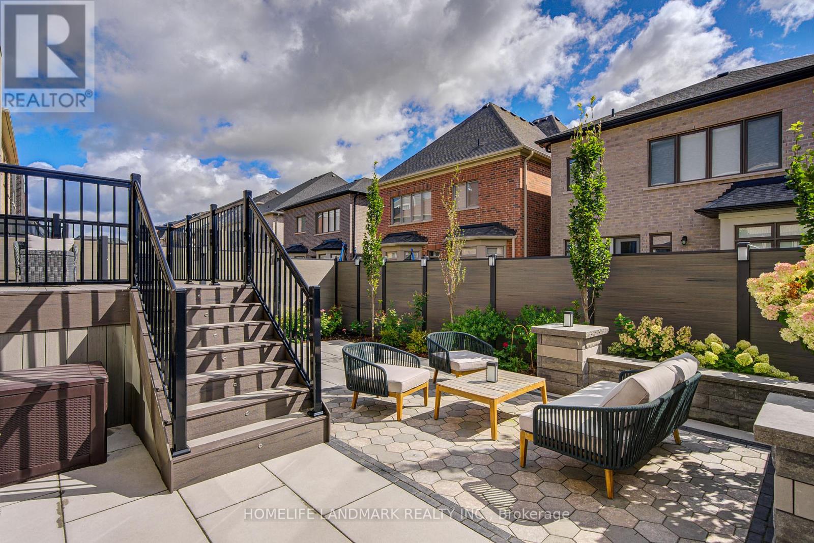 Photo 23 of 35 Meteorite Street, Richmond Hill ON