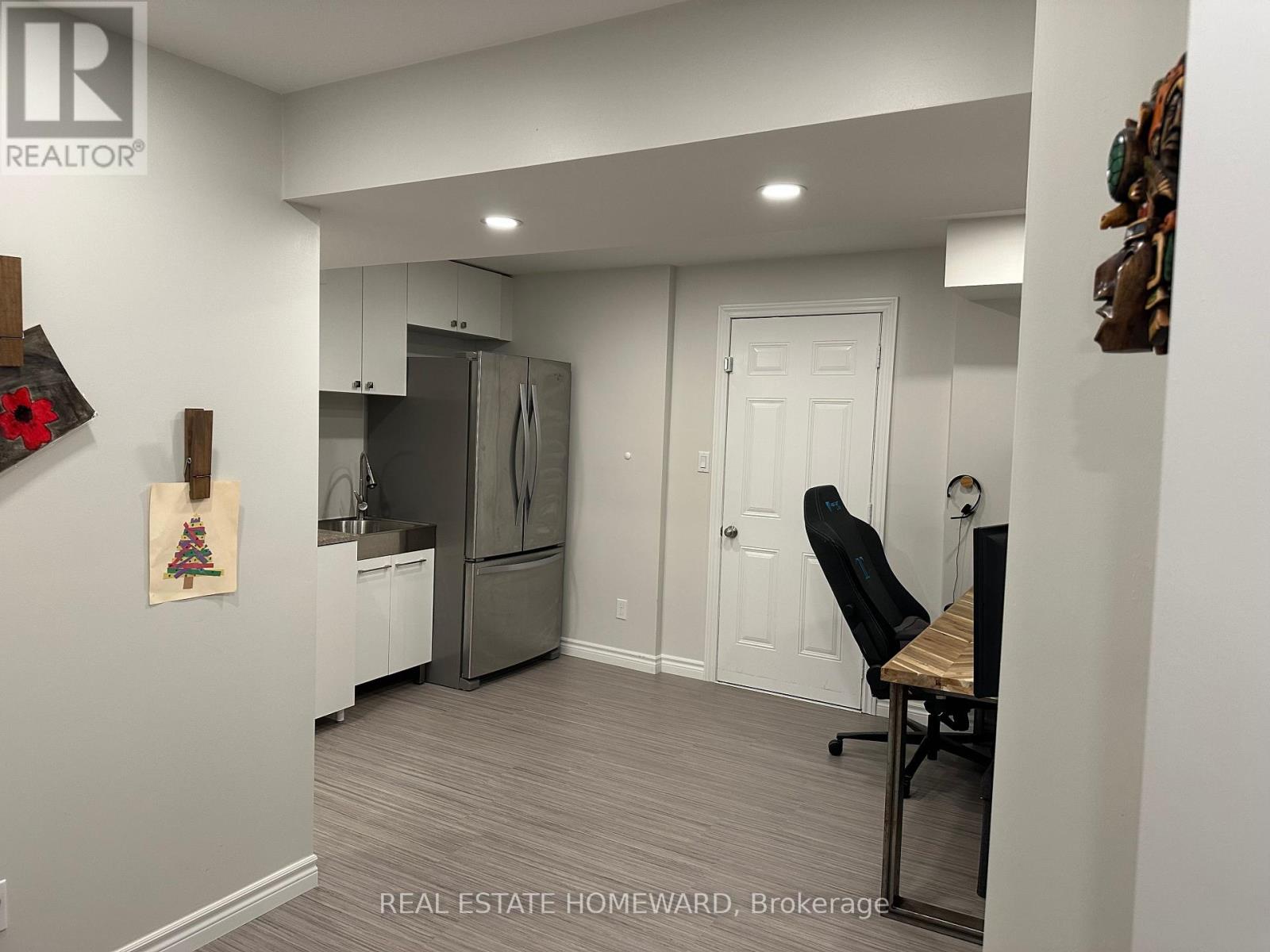 Photo 10 of 28 Bostock Drive, Georgina ON