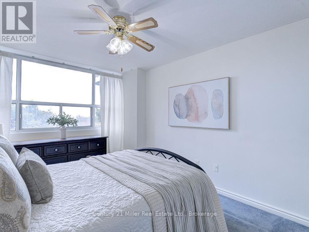 Photo 7 of 406 2263 Marine Drive, Oakville ON