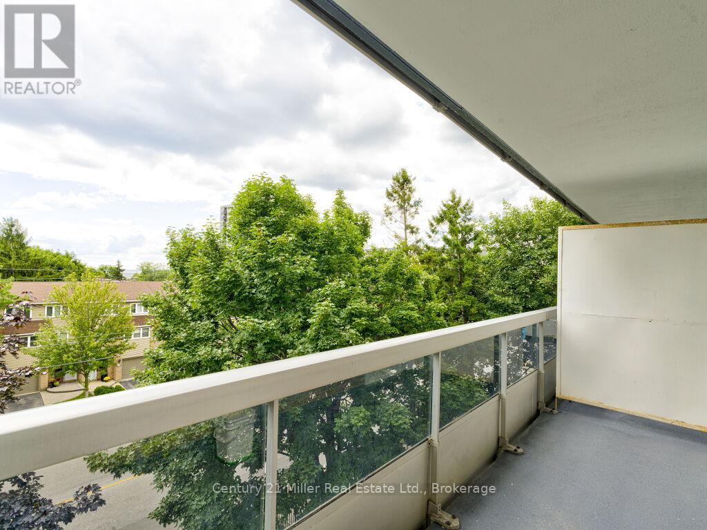 Photo 5 of 406 2263 Marine Drive, Oakville ON