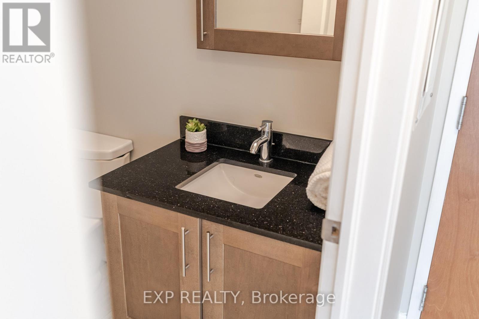 Photo 7 of 2308 242 Rideau Street, Ottawa ON