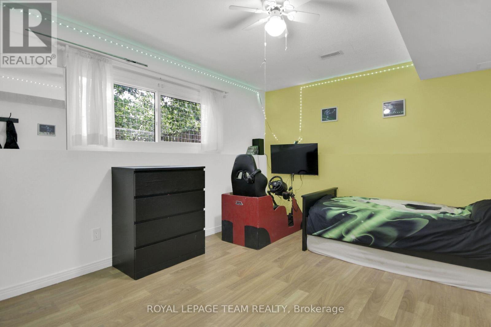 Photo 23 of 17 Owlshead Rd Road, Ottawa ON
