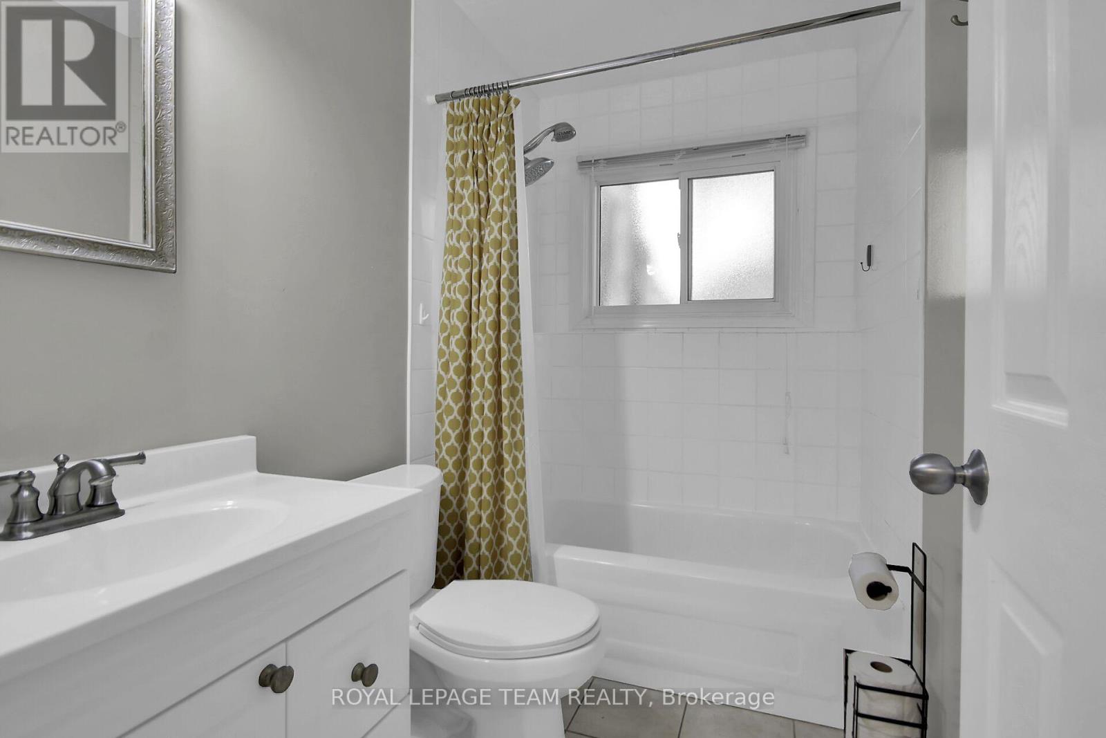 Photo 25 of 17 Owlshead Rd Road, Ottawa ON