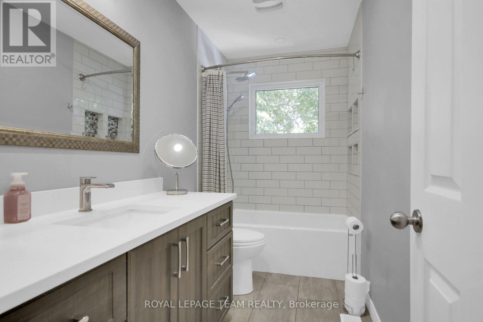 Photo 38 of 17 Owlshead Rd Road, Ottawa ON