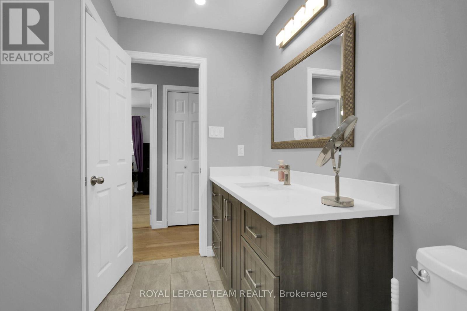 Photo 6 of 17 Owlshead Rd Road, Ottawa ON
