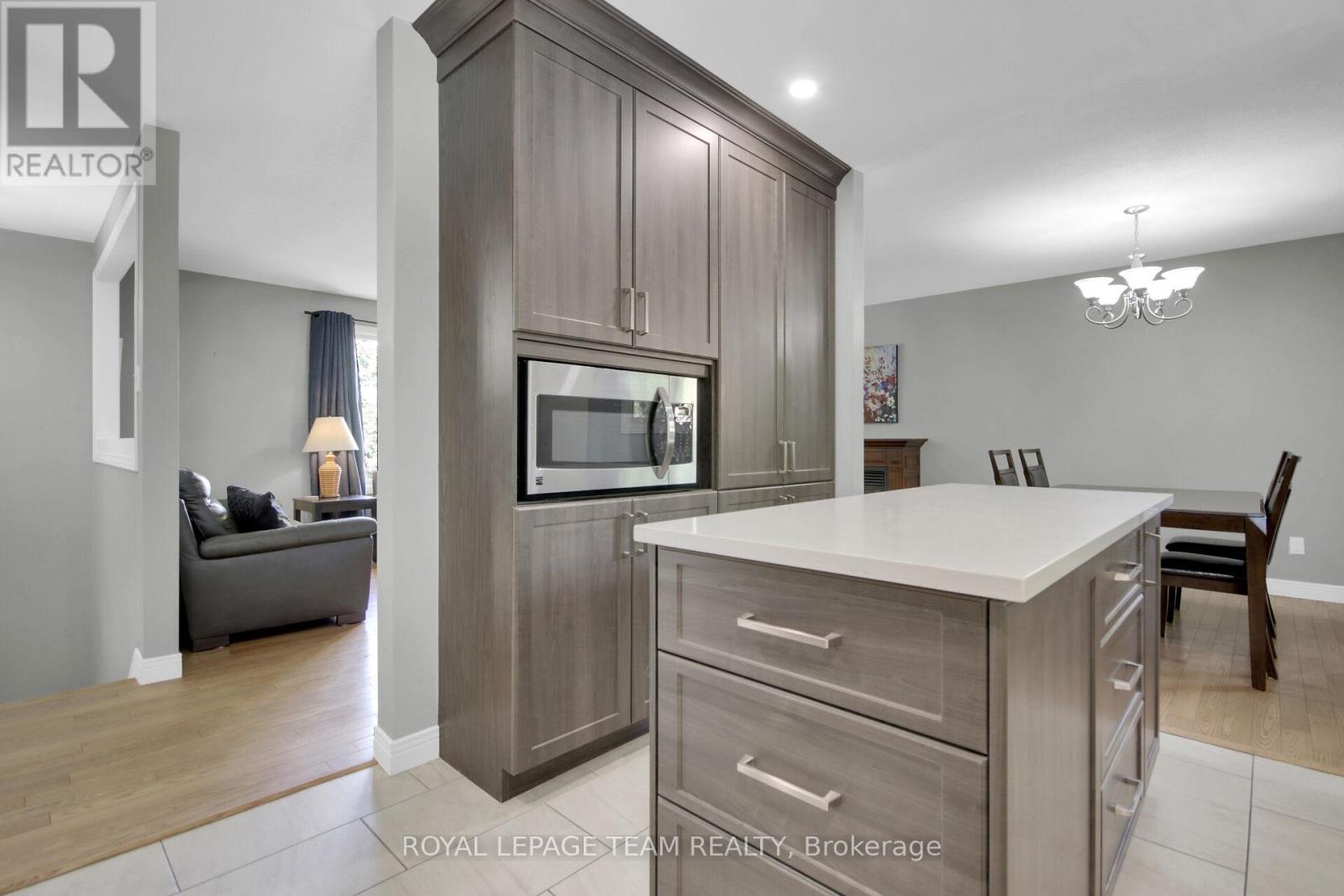 Photo 35 of 17 Owlshead Rd Road, Ottawa ON