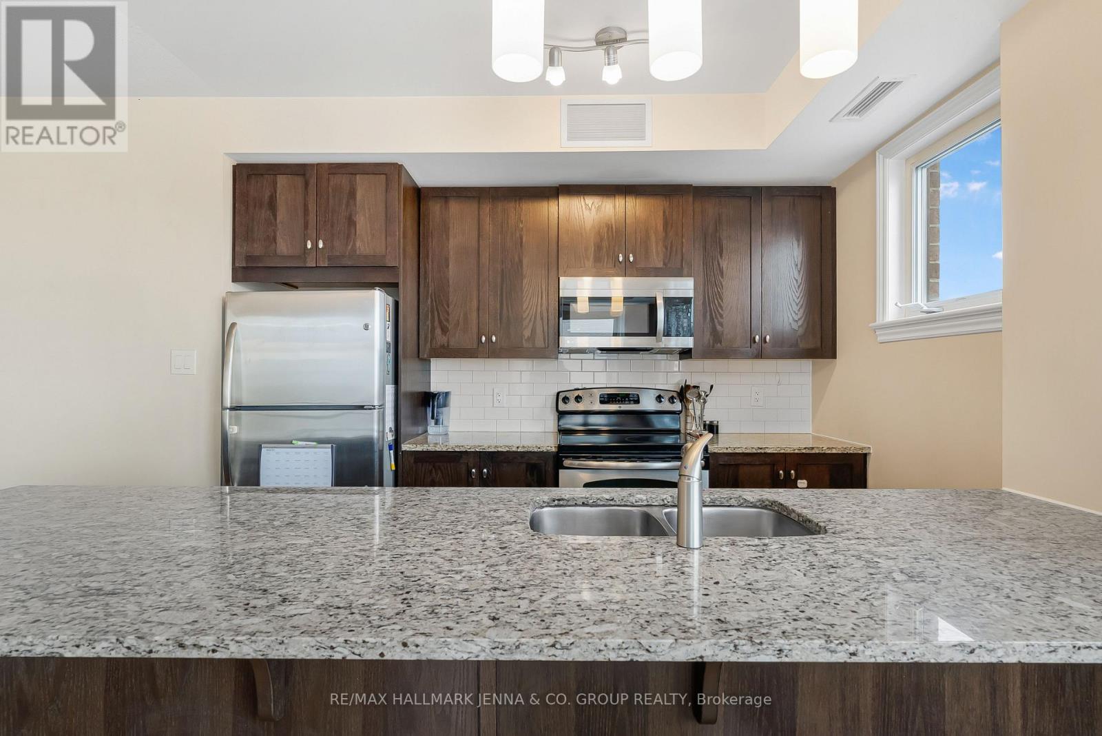Photo 11 of 201 140 Guelph Private, Ottawa ON