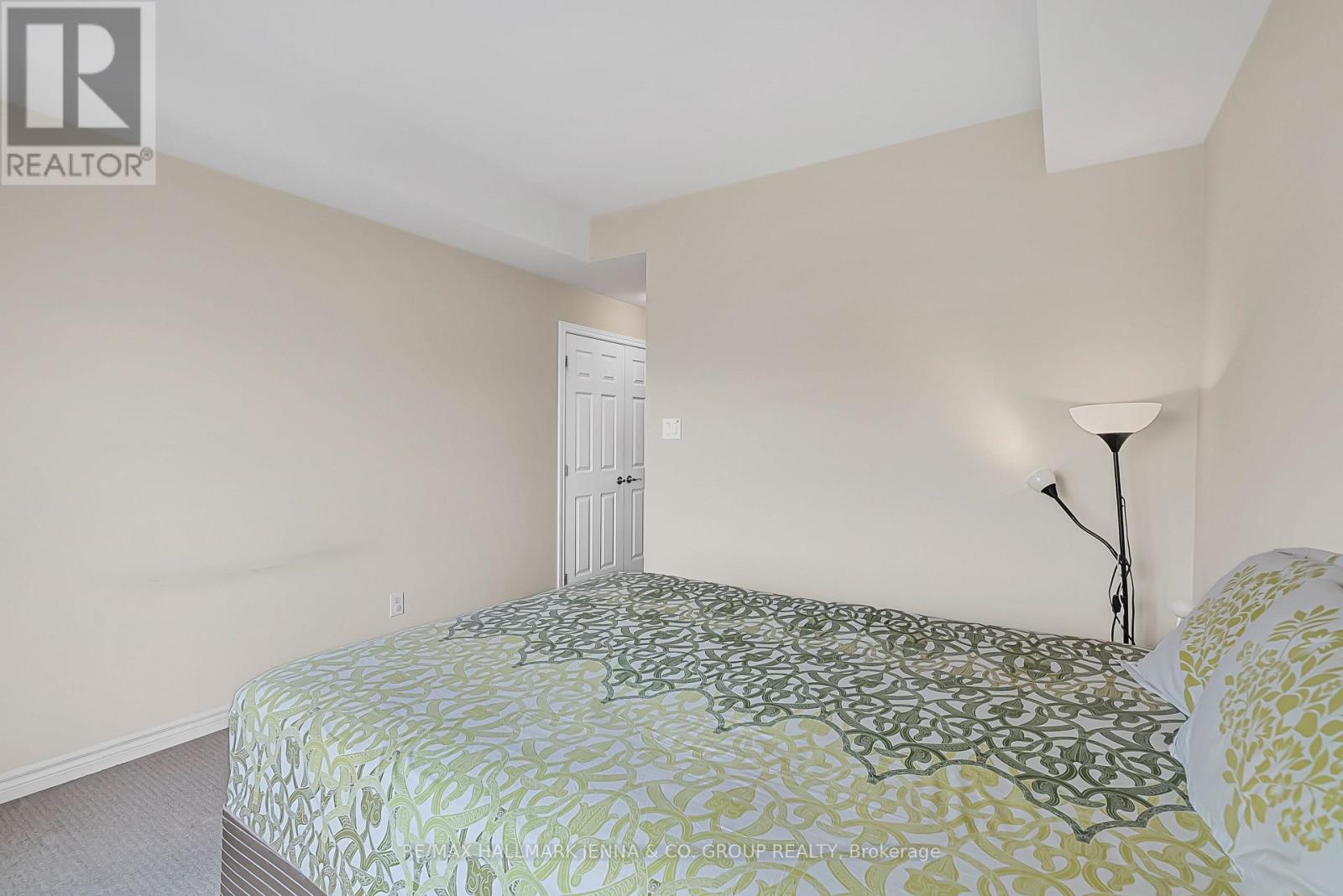 Photo 26 of 201 140 Guelph Private, Ottawa ON