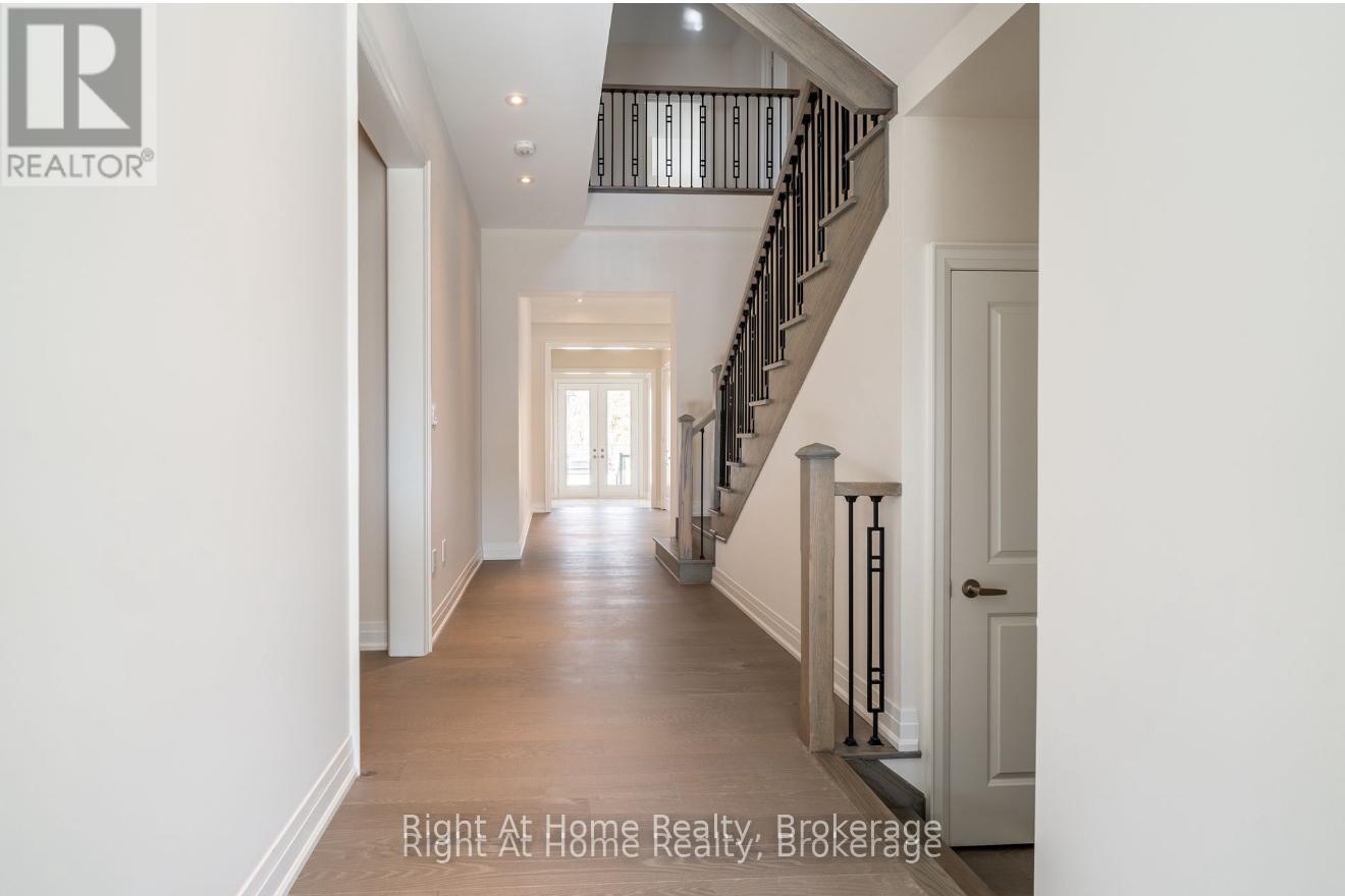 Photo 13 of 94 Smokey Hollow Place S, Hamilton ON