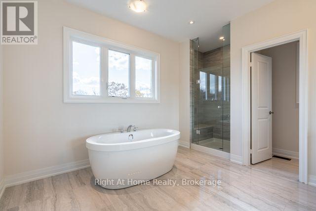 Photo 21 of 94 Smokey Hollow Place S, Hamilton ON