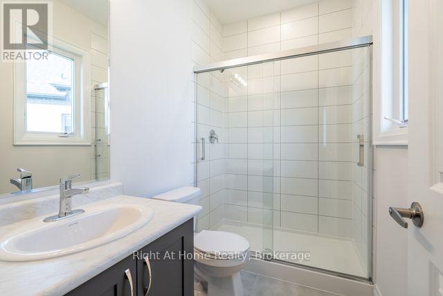 Photo 14 of 94 Smokey Hollow Place S, Hamilton ON