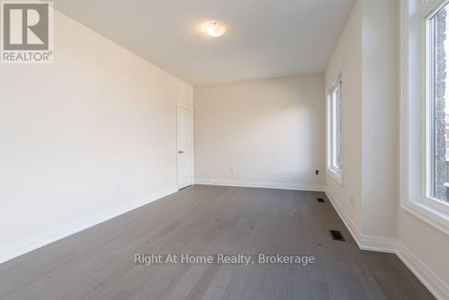 Photo 8 of 94 Smokey Hollow Place S, Hamilton ON