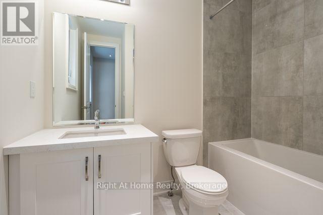 Photo 2 of 94 Smokey Hollow Place S, Hamilton ON
