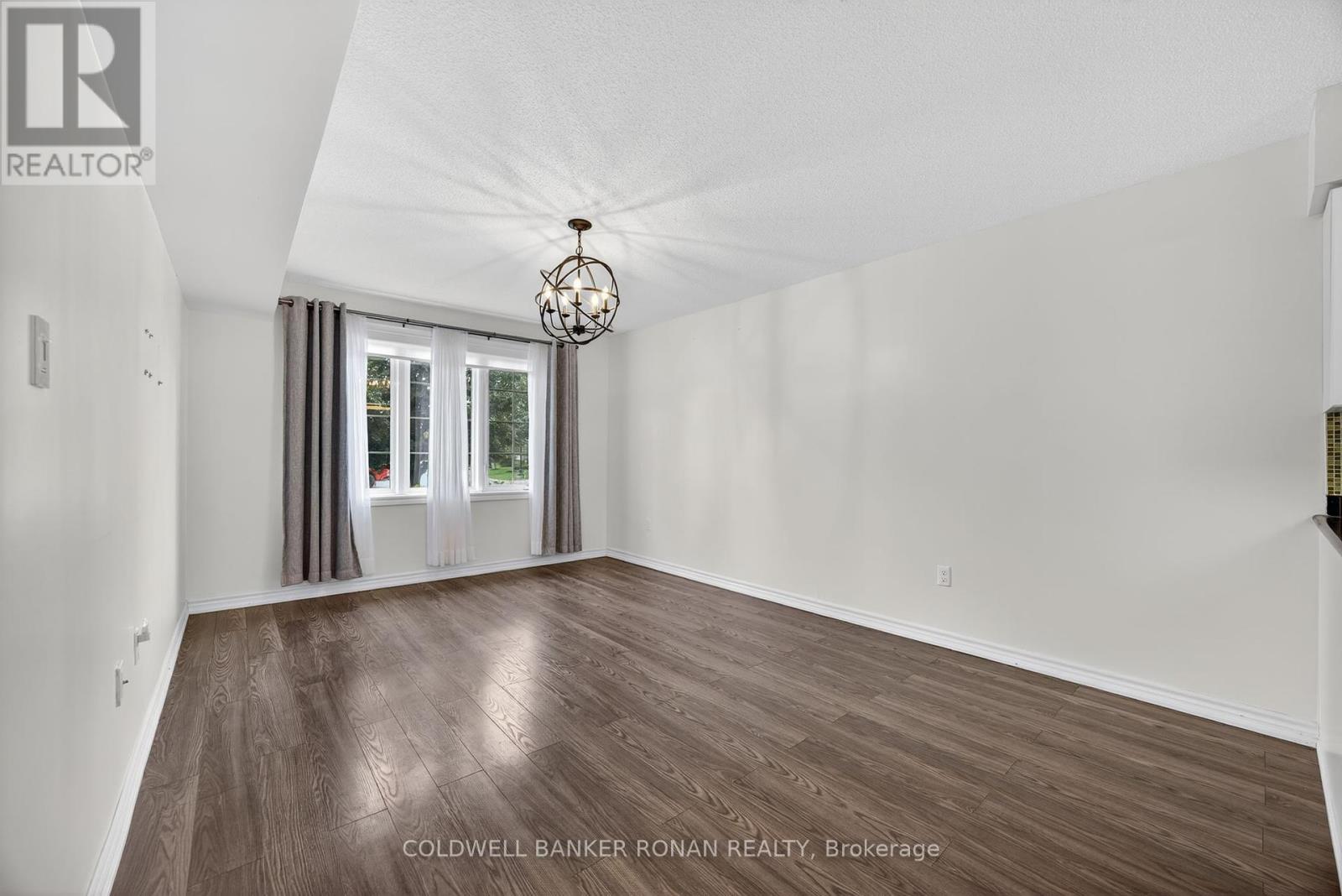 Photo 11 of 8 49 Ferndale Drive S, Barrie ON