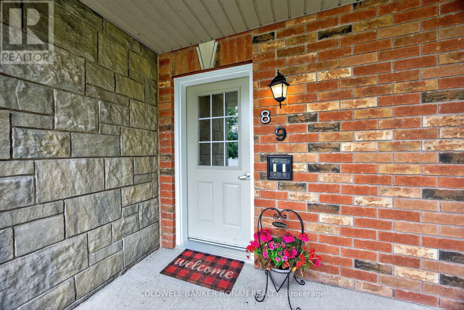 Photo 5 of 8 49 Ferndale Drive S, Barrie ON