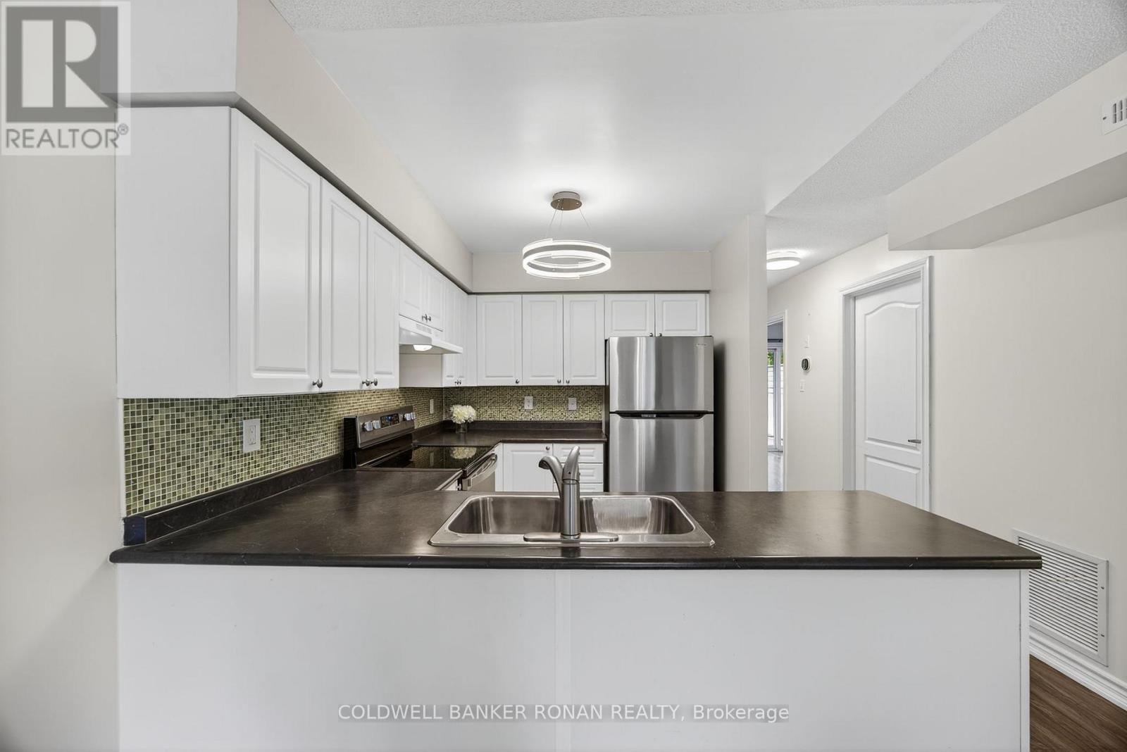 Photo 8 of 8 49 Ferndale Drive S, Barrie ON
