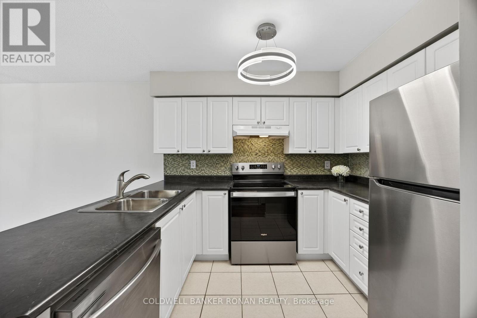 Photo 9 of 8 49 Ferndale Drive S, Barrie ON