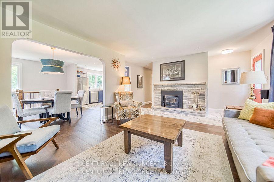 Photo 12 of 51 Fittons Road E, Orillia ON